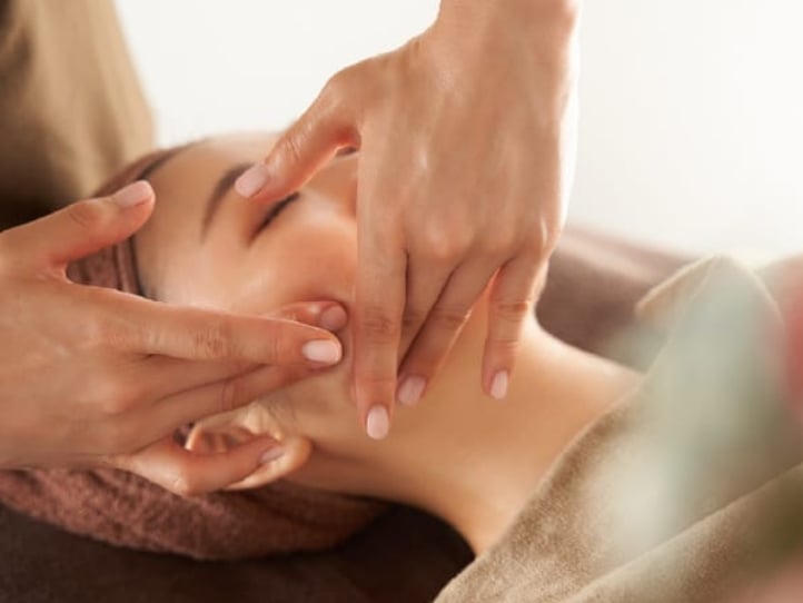 ハリ・弾力を取り戻して若々しい素肌へ。